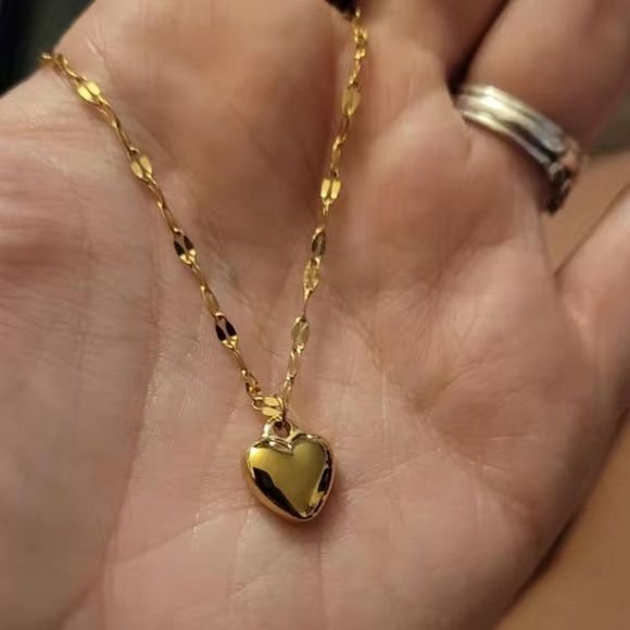 Jewelry - 🧡 Delicate Gold Dainty Heart Necklace🧡